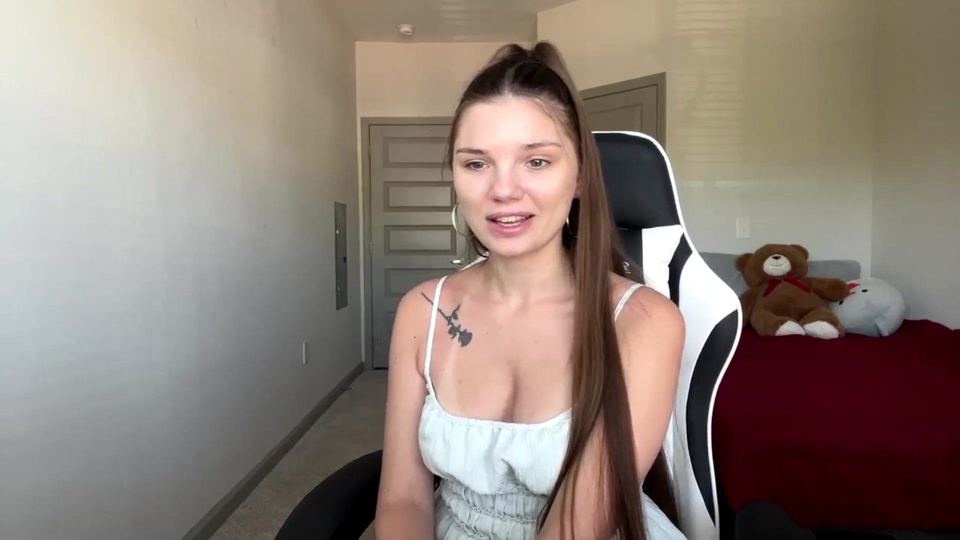 Gallery image thumbnail from MiaSunBaby's myfreecams stream on, 04/16/2026, 20:57 image 15 of 20
