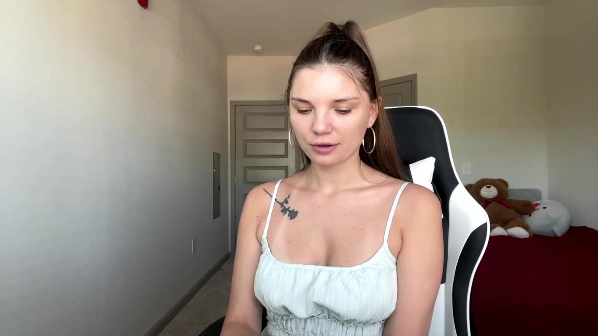 Gallery image thumbnail from MiaSunBaby's myfreecams stream on, 04/16/2026, 20:57 image 11 of 20
