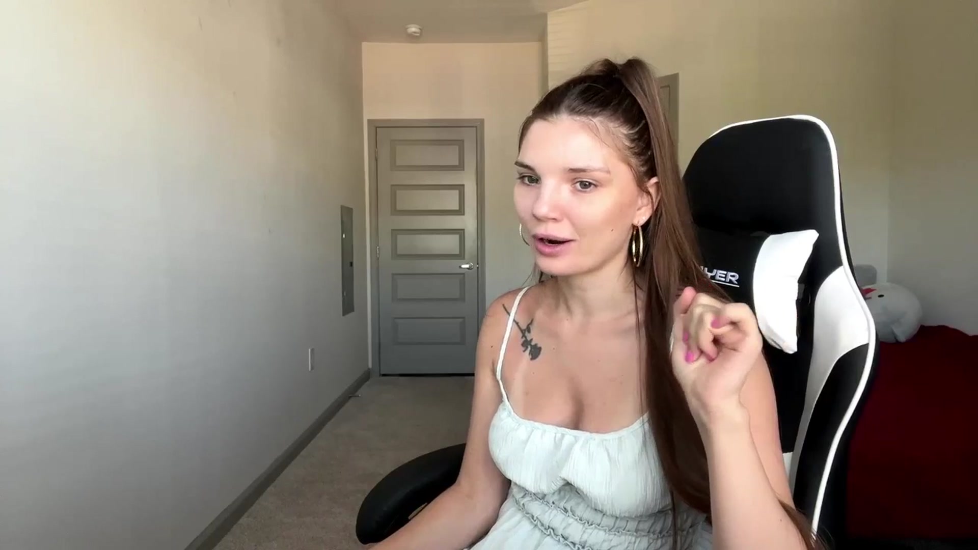 Gallery image thumbnail from MiaSunBaby's myfreecams stream on, 04/16/2026, 20:57 image 18 of 20