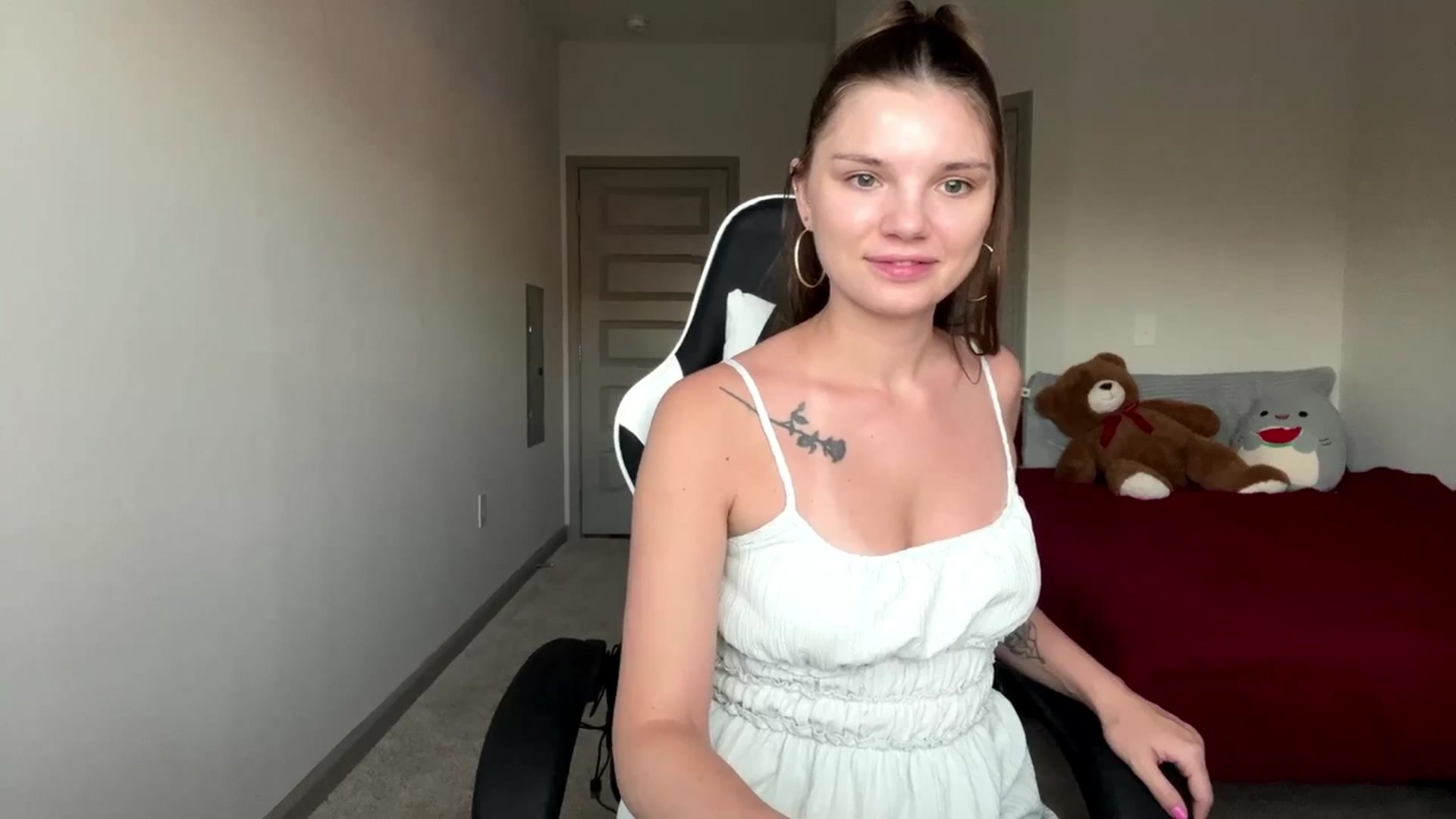 Gallery image thumbnail from MiaSunBaby's myfreecams stream on, 04/17/2026, 24:01 image 8 of 20