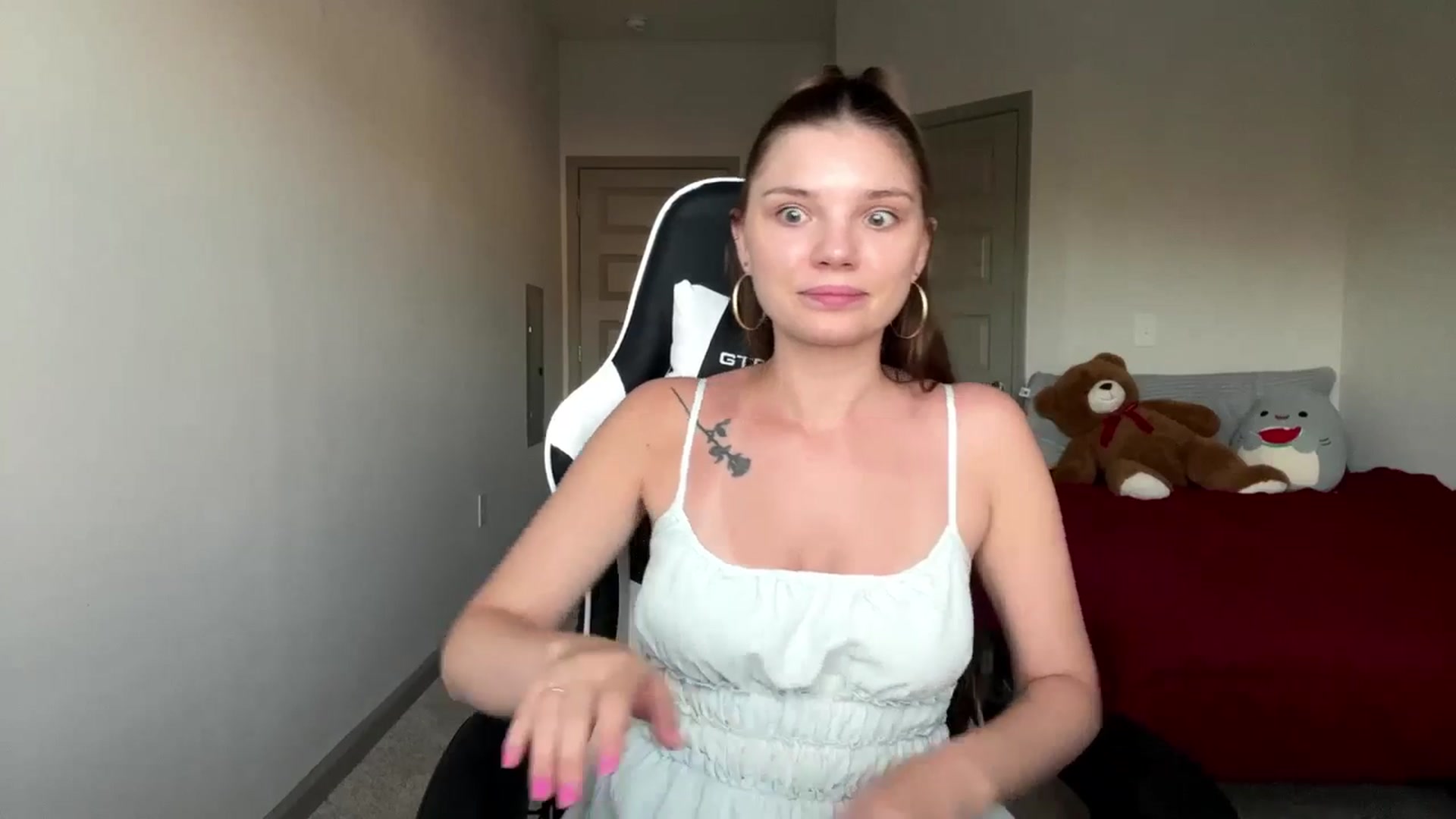Gallery image thumbnail from MiaSunBaby's myfreecams stream on, 04/17/2026, 24:01 image 4 of 20
