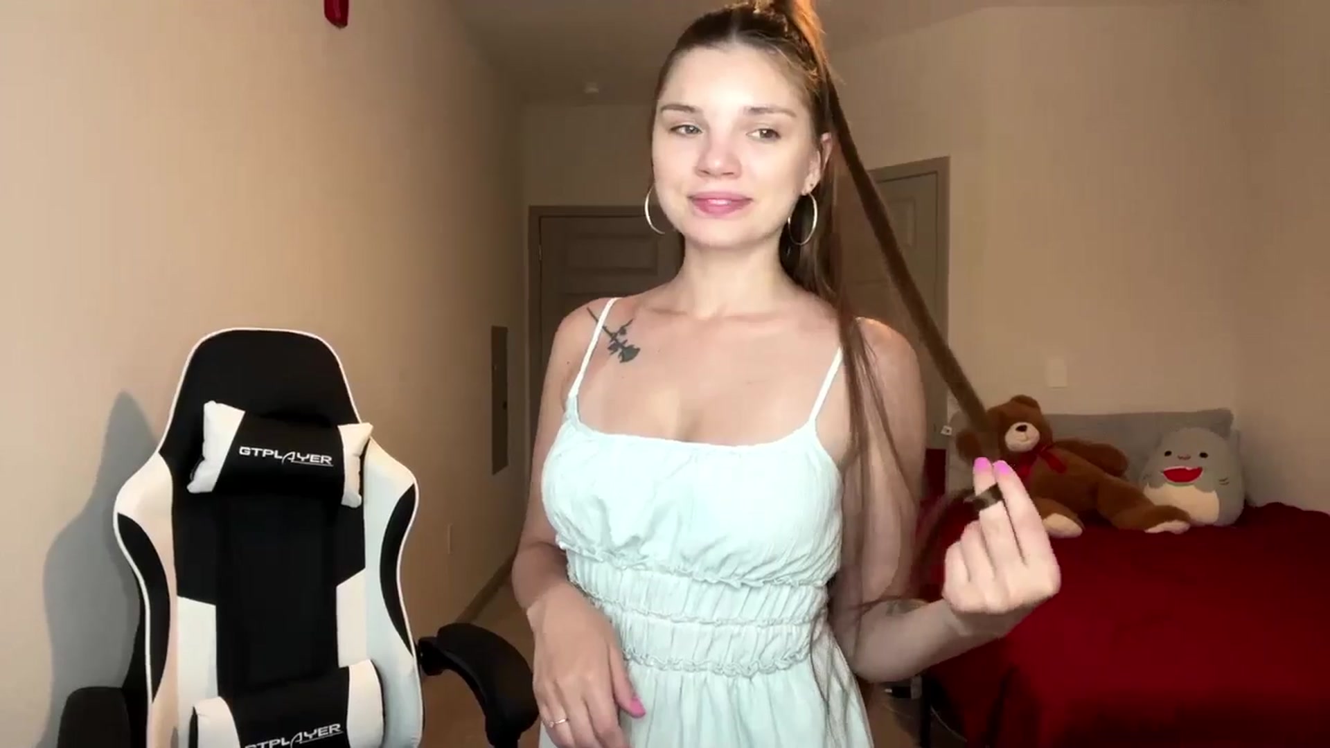 Gallery image thumbnail from MiaSunBaby's myfreecams stream on, 04/17/2026, 24:01 image 16 of 20