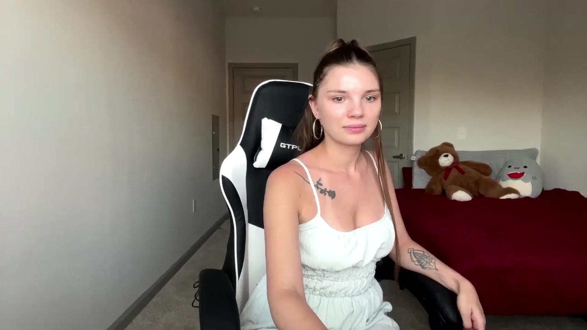 Gallery image thumbnail from MiaSunBaby's myfreecams stream on, 04/17/2026, 24:01 image 7 of 20