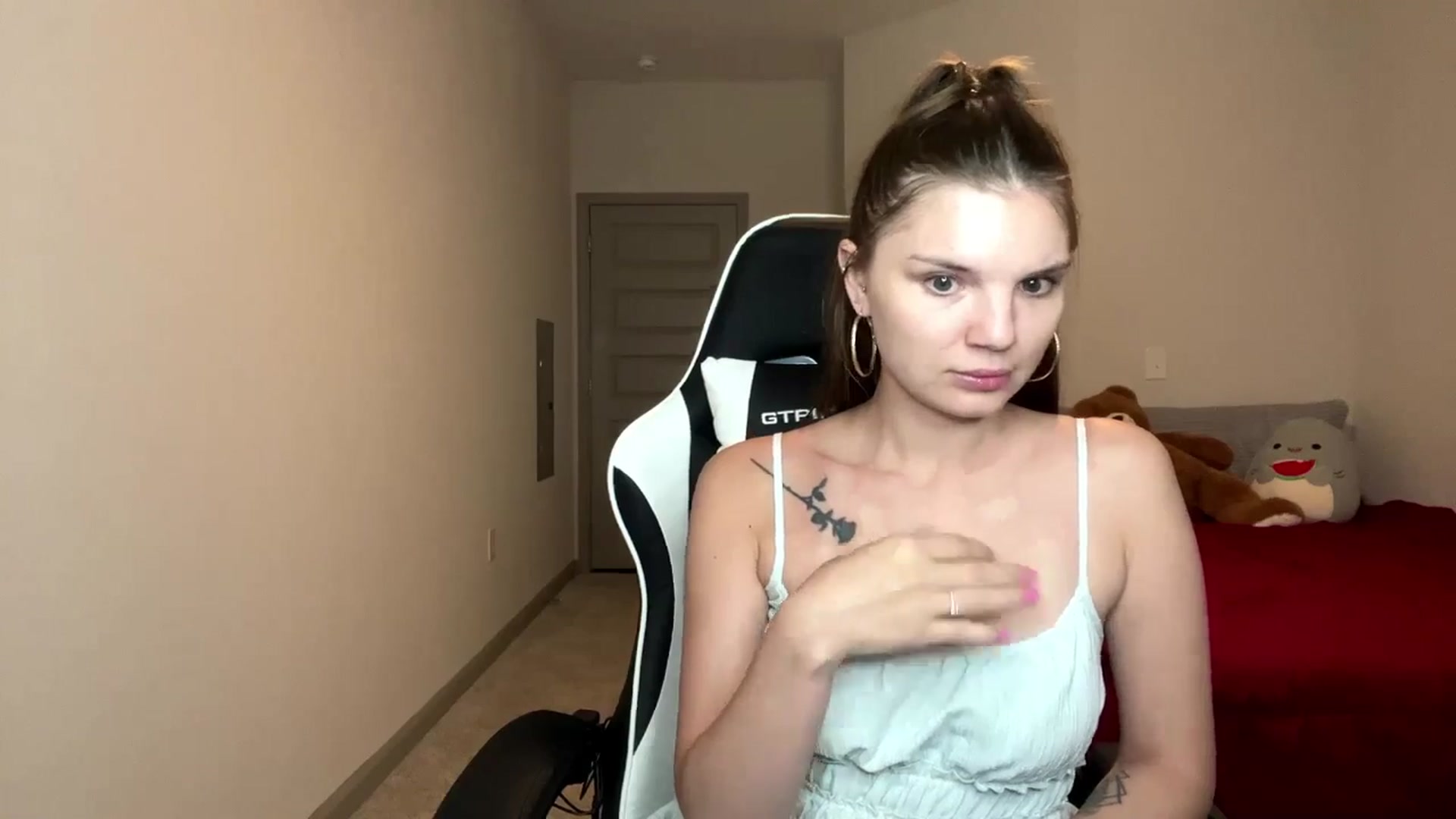 Gallery image thumbnail from MiaSunBaby's myfreecams stream on, 04/17/2026, 24:40 image 9 of 20