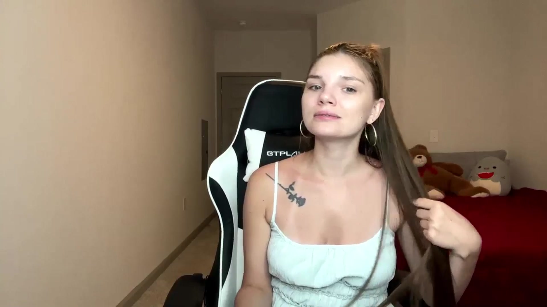 Gallery image thumbnail from MiaSunBaby's myfreecams stream on, 04/17/2026, 24:40 image 17 of 20