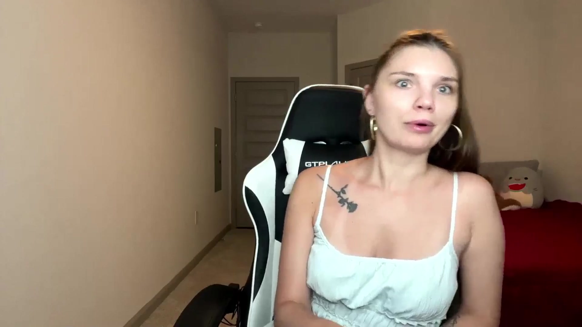Gallery image thumbnail from MiaSunBaby's myfreecams stream on, 04/17/2026, 24:40 image 12 of 20