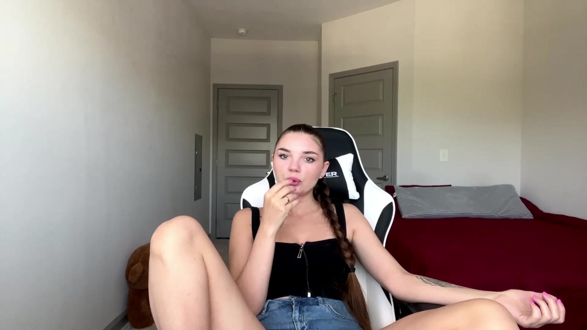 Gallery image thumbnail from MiaSunBaby's myfreecams stream on, 04/17/2026, 17:30 image 5 of 20