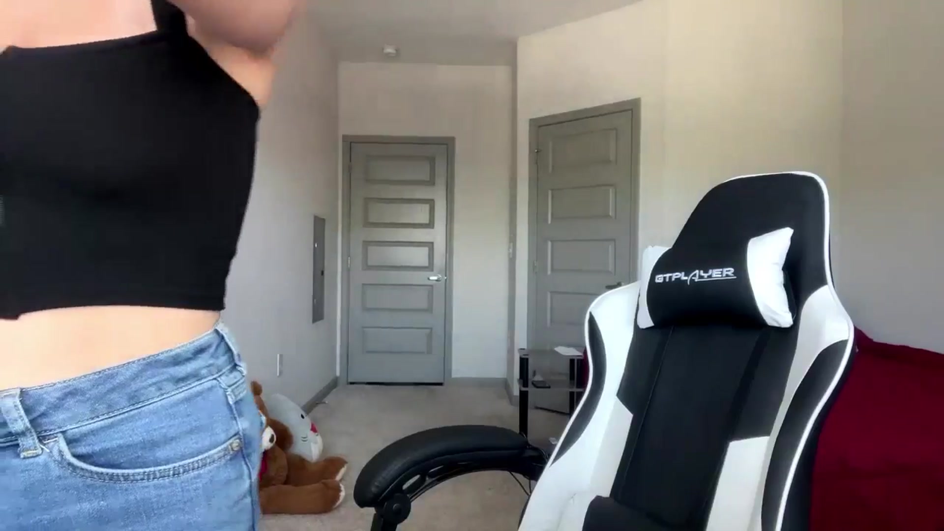 Gallery image thumbnail from MiaSunBaby's myfreecams stream on, 04/17/2026, 17:30 image 9 of 20
