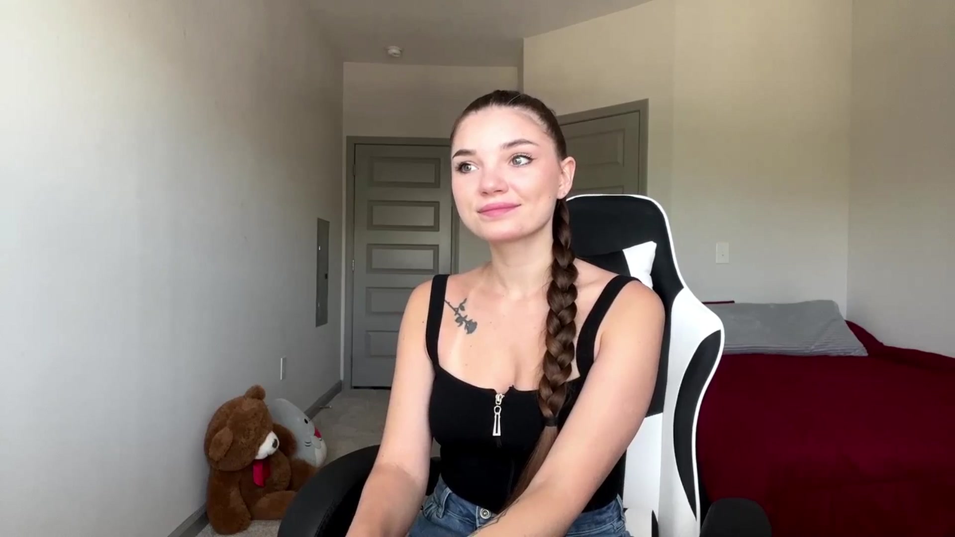 Gallery image thumbnail from MiaSunBaby's myfreecams stream on, 04/17/2026, 17:30 image 6 of 20