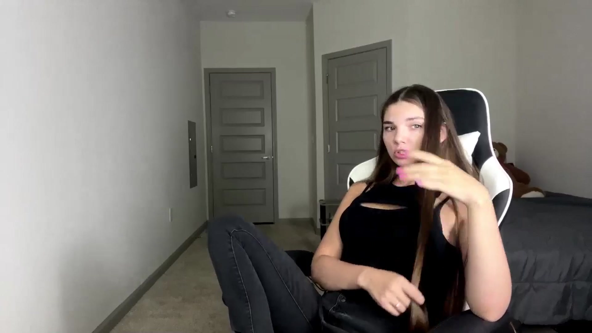 Gallery image thumbnail from MiaSunBaby's myfreecams stream on, 04/22/2026, 02:07 image 7 of 20