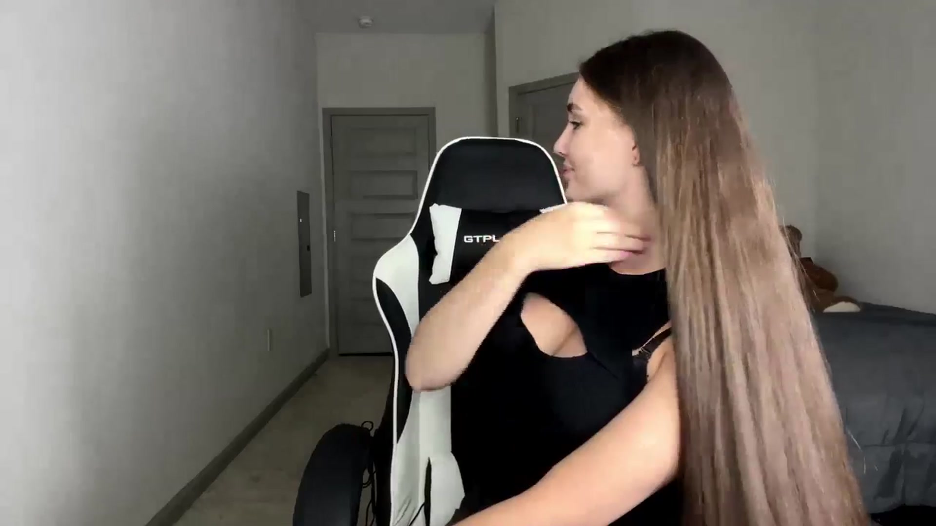 Gallery image thumbnail from MiaSunBaby's myfreecams stream on, 04/22/2026, 02:07 image 10 of 20