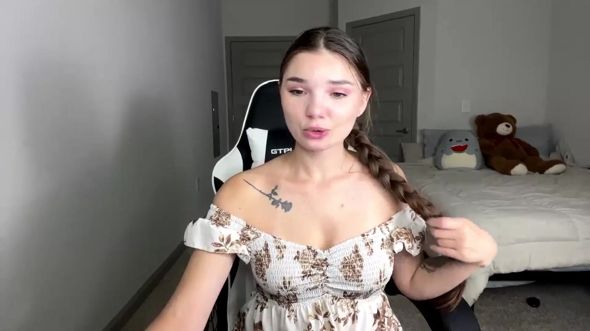 Gallery image thumbnail from MiaSunBaby's myfreecams stream on, 05/11/2026, 24:43 image 8 of 20