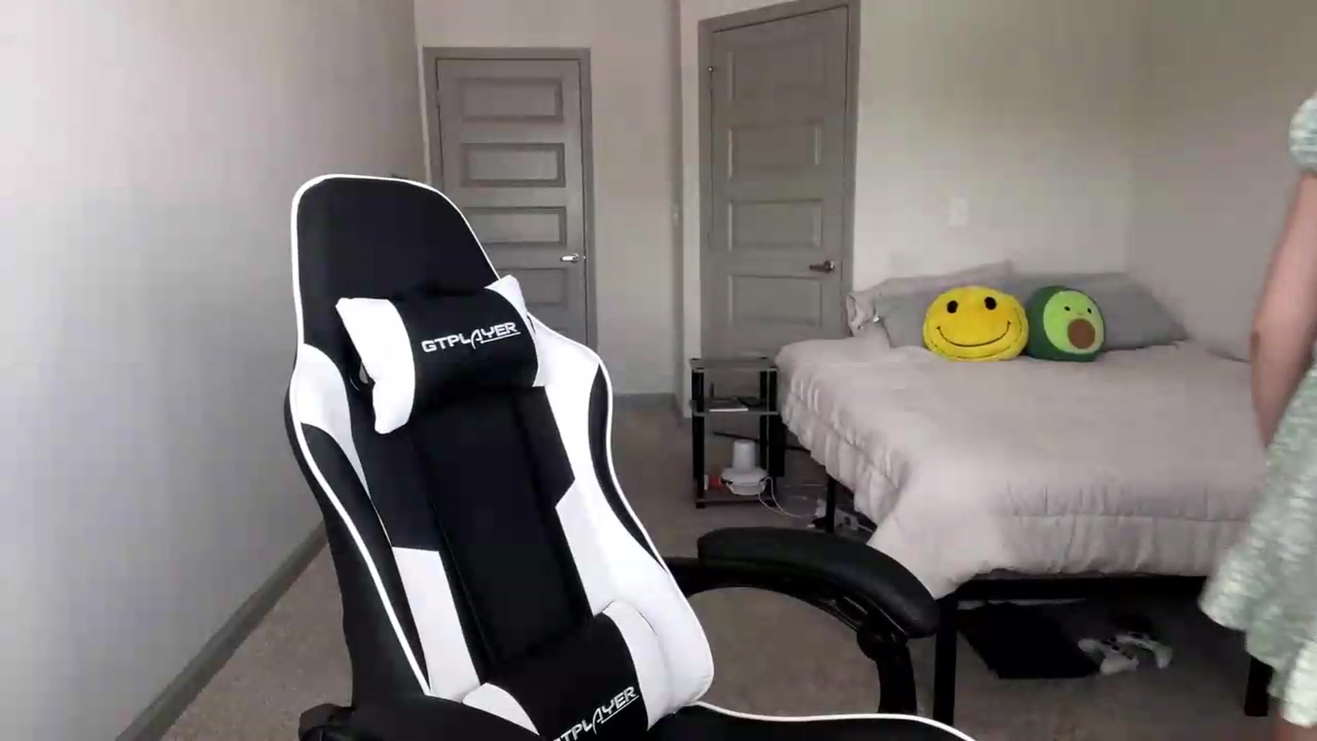 Gallery image thumbnail from MiaSunBaby's myfreecams stream on, 05/17/2026, 19:55 image 14 of 20