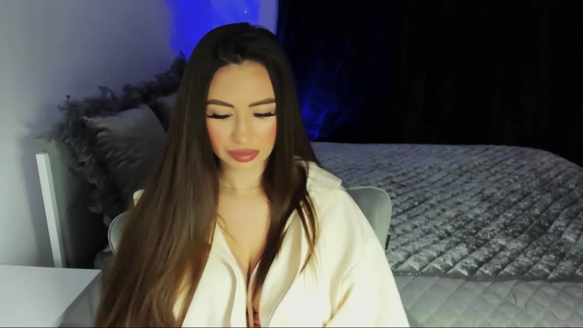 Gallery image thumbnail from MiaYourAngel's myfreecams stream on, 12/15/2022, 13:29 image 14 of 20