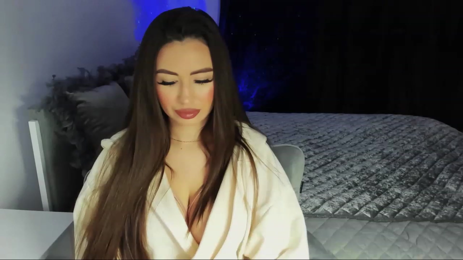 Gallery image thumbnail from MiaYourAngel's myfreecams stream on, 12/15/2022, 13:29 image 4 of 20