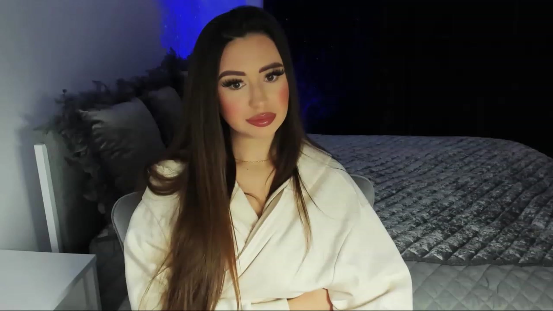 Gallery image thumbnail from MiaYourAngel's myfreecams stream on, 12/15/2022, 13:29 image 5 of 20