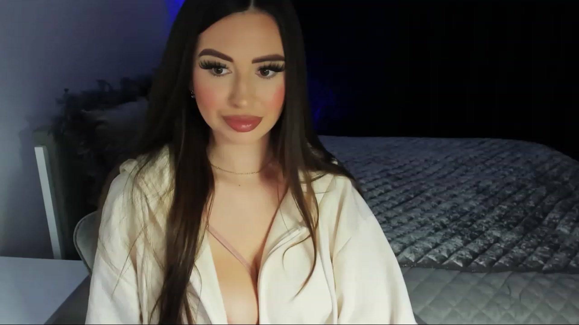 Gallery image thumbnail from MiaYourAngel's myfreecams stream on, 12/15/2022, 14:45 image 5 of 20