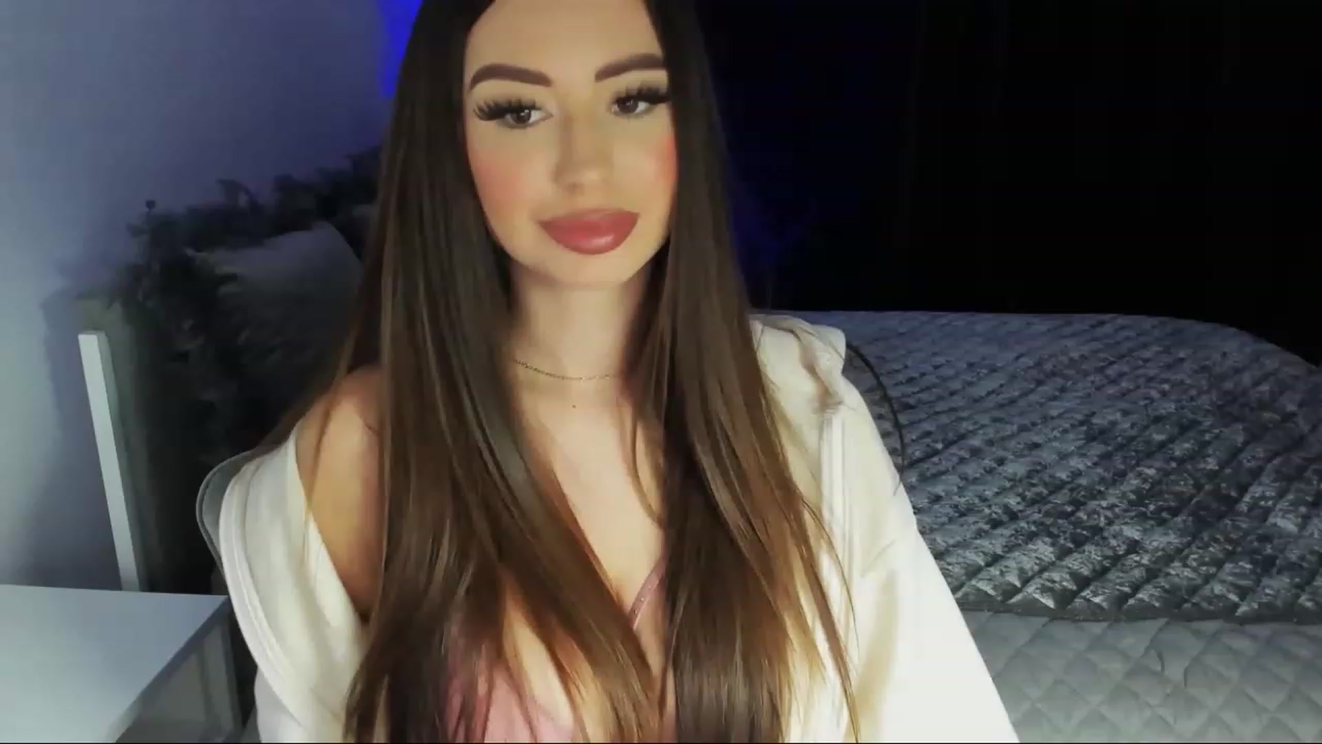 Gallery image thumbnail from MiaYourAngel's myfreecams stream on, 12/15/2022, 14:45 image 16 of 20