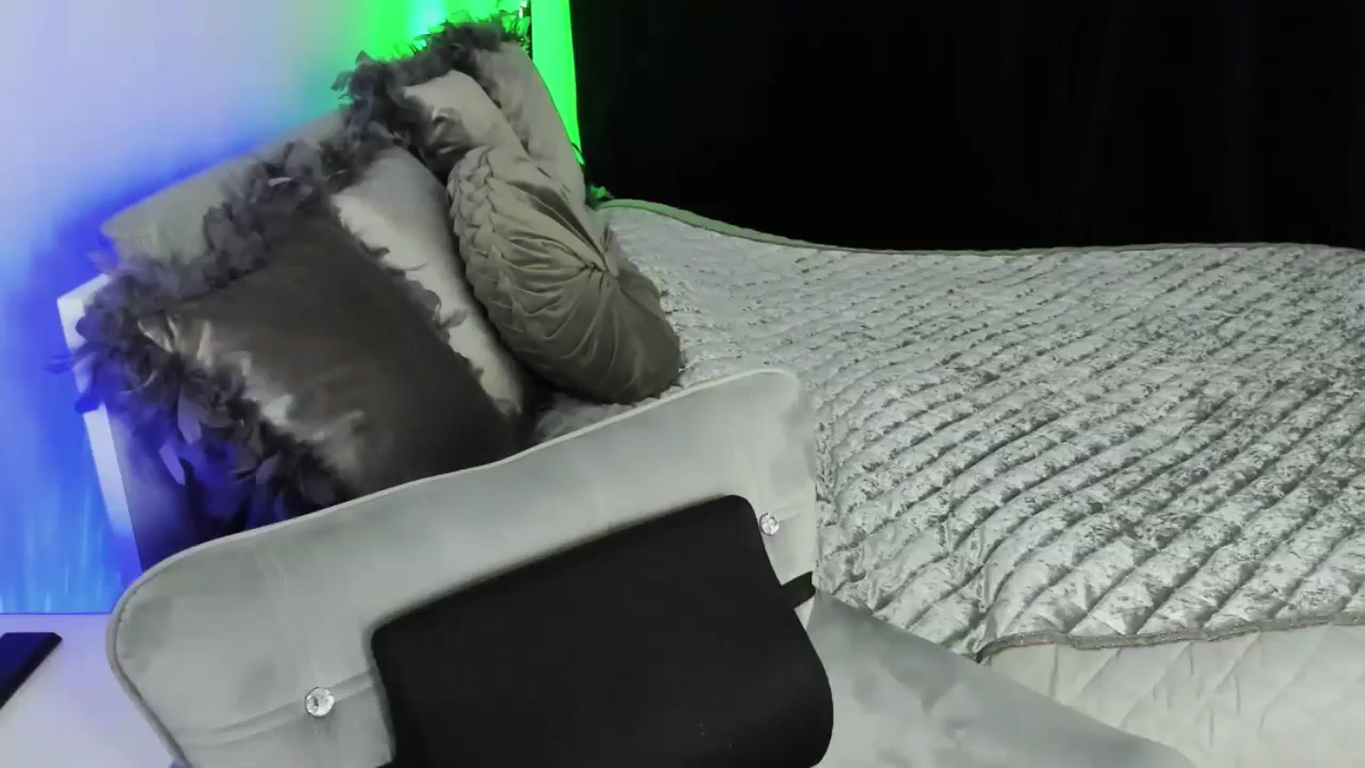 Gallery image thumbnail from MiaYourAngel's myfreecams stream on, 01/24/2024, 13:19 image 17 of 20