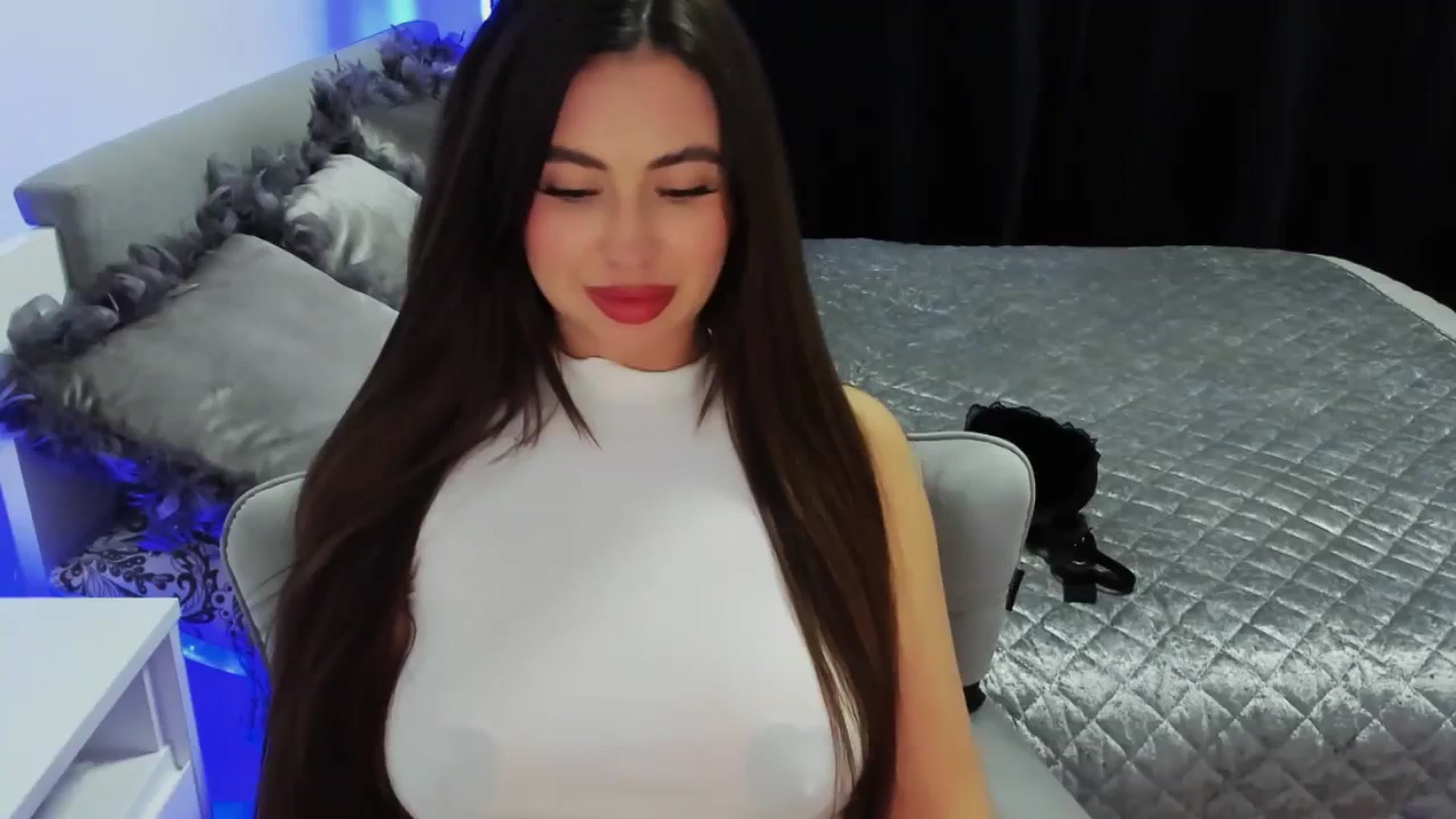 Gallery image thumbnail from MiaYourAngel's myfreecams stream on, 03/17/2024, 20:25 image 18 of 20