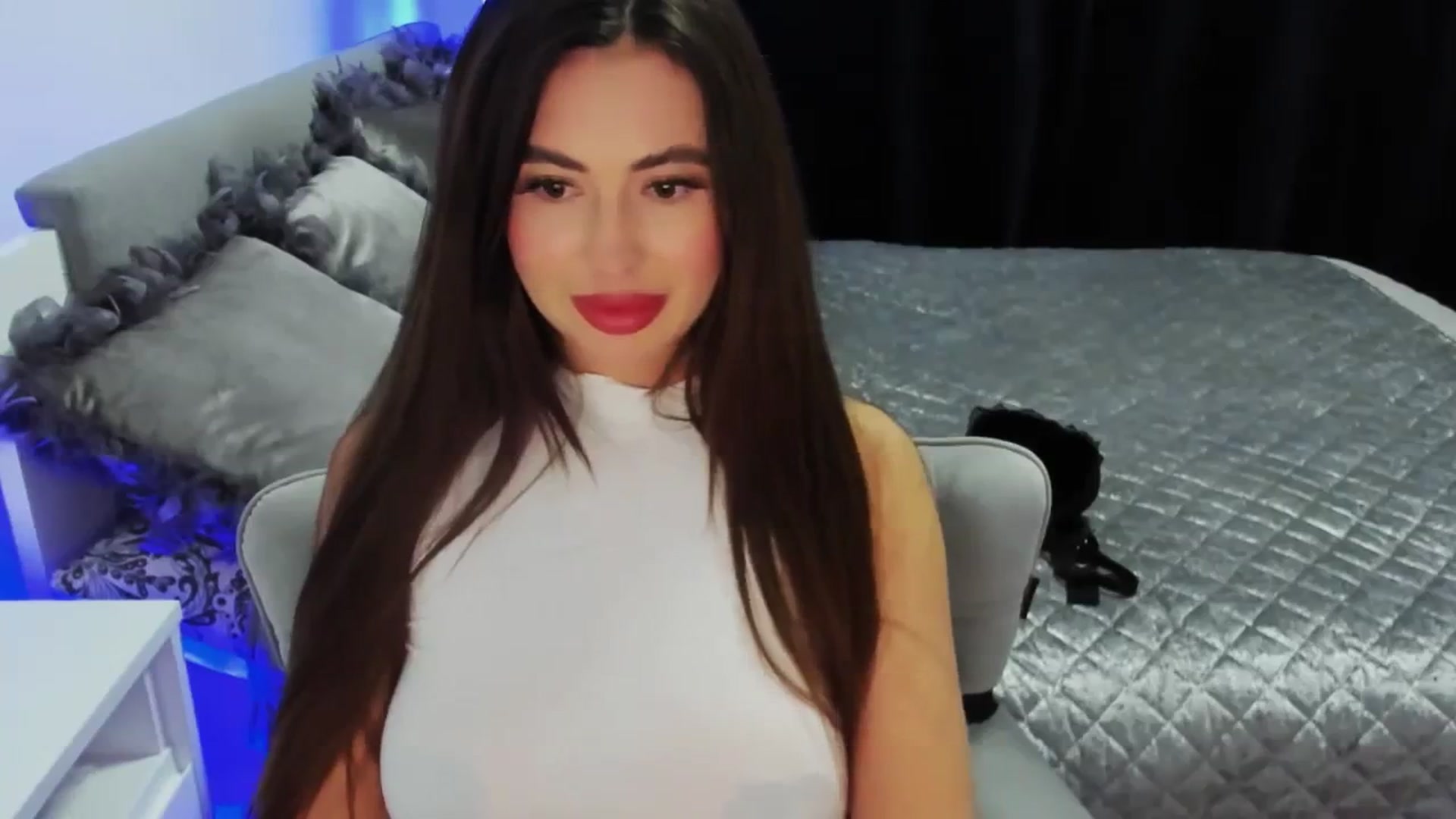 Gallery image thumbnail from MiaYourAngel's myfreecams stream on, 03/17/2024, 20:25 image 17 of 20