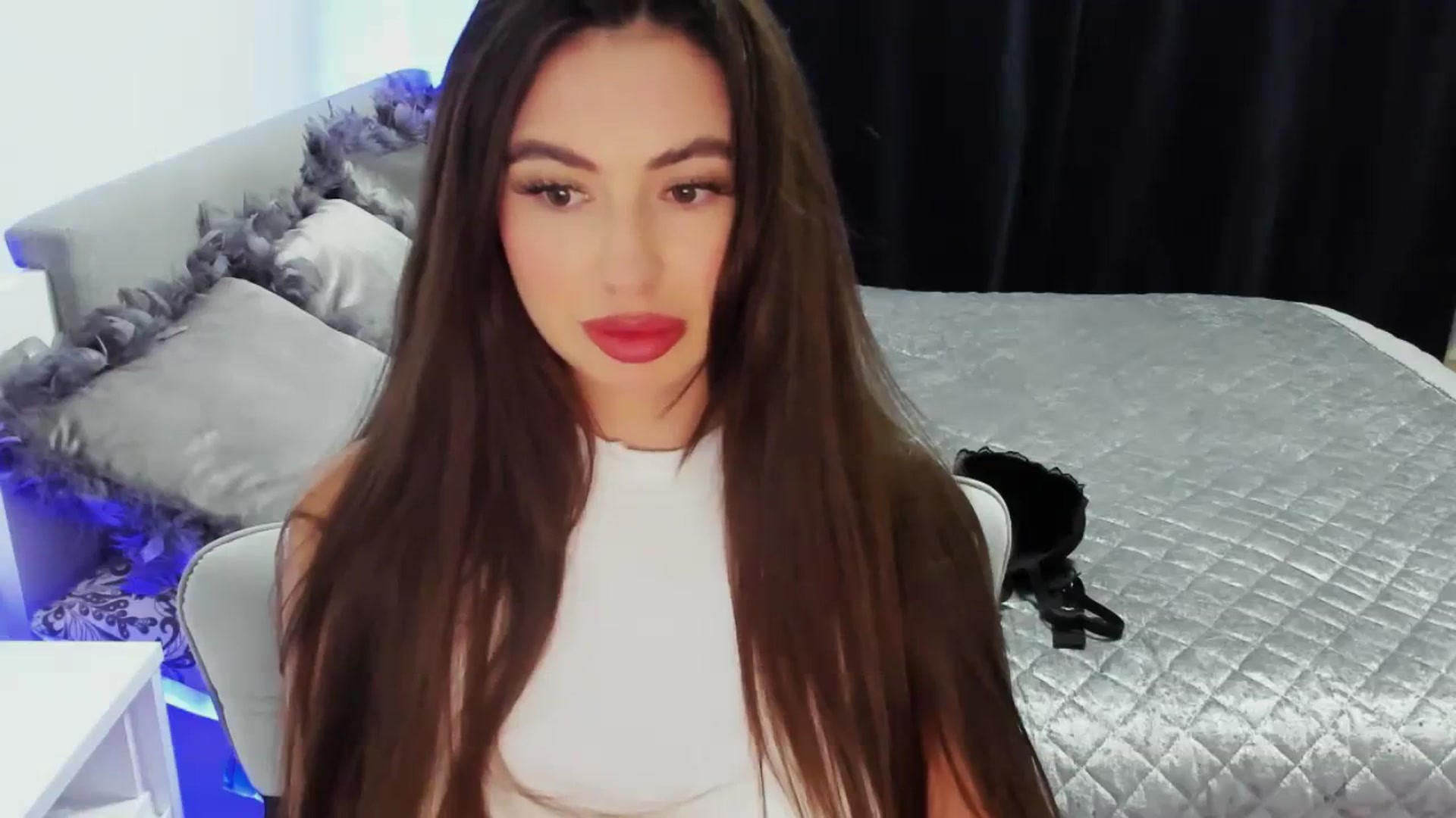 Gallery image thumbnail from MiaYourAngel's myfreecams stream on, 03/17/2024, 20:25 image 6 of 20