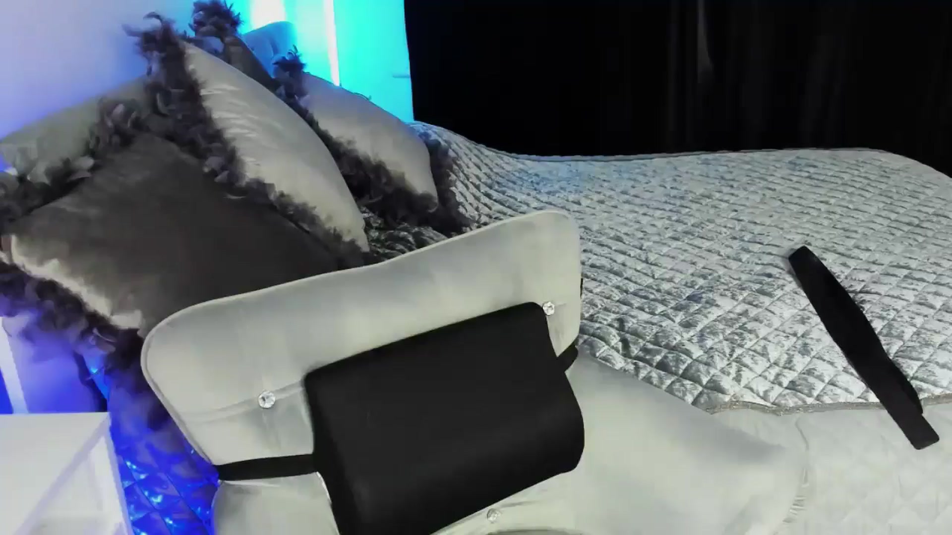 Gallery image thumbnail from MiaYourAngel's myfreecams stream on, 07/26/2024, 12:10 image 19 of 20