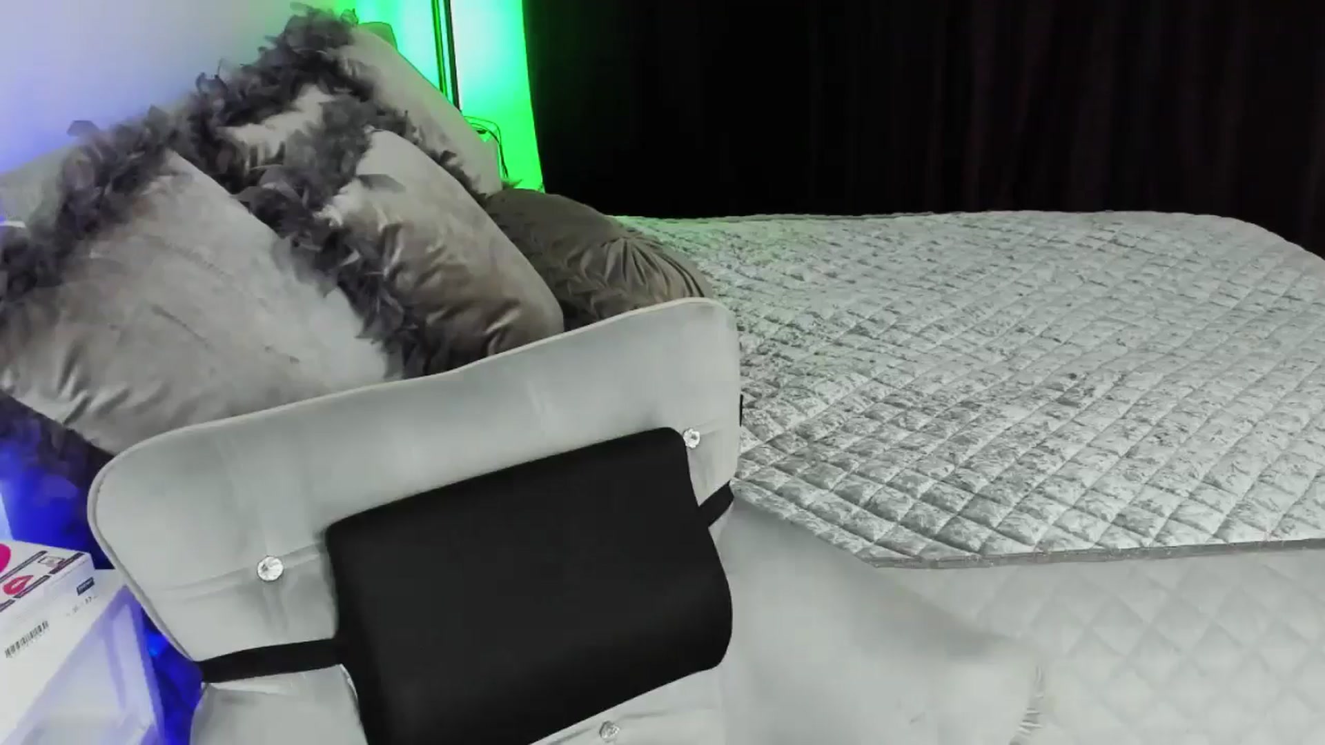 Gallery image thumbnail from MiaYourAngel's myfreecams stream on, 08/17/2024, 16:31 image 2 of 20