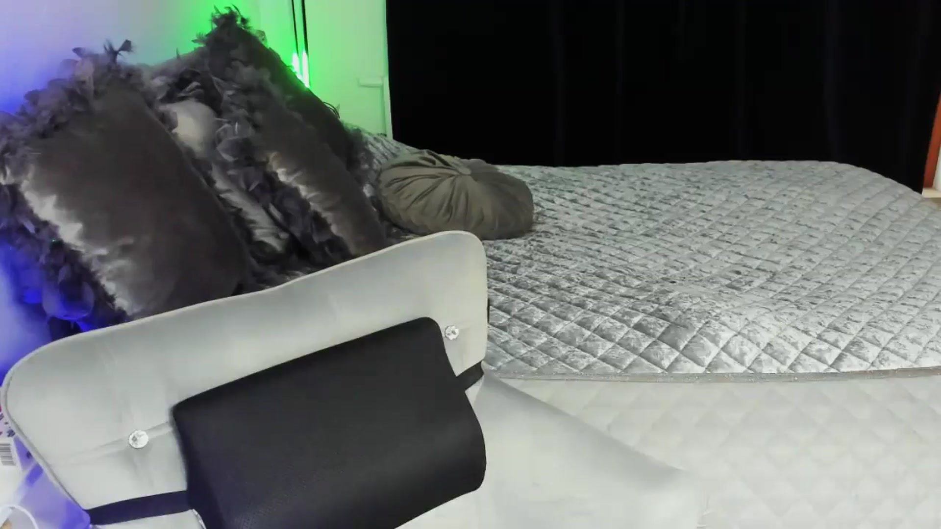 Gallery image thumbnail from MiaYourAngel's myfreecams stream on, 09/13/2024, 08:17 image 16 of 20