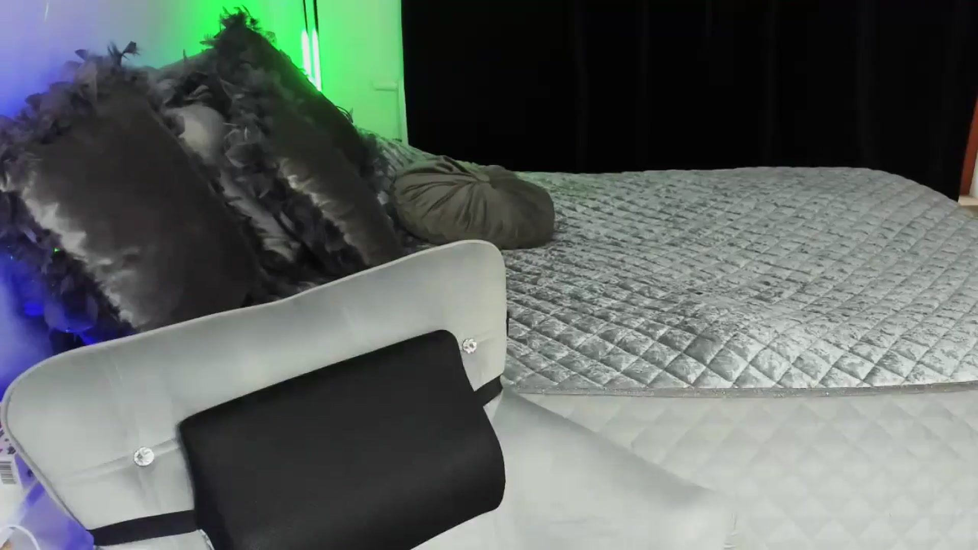 Gallery image thumbnail from MiaYourAngel's myfreecams stream on, 09/13/2024, 08:17 image 17 of 20