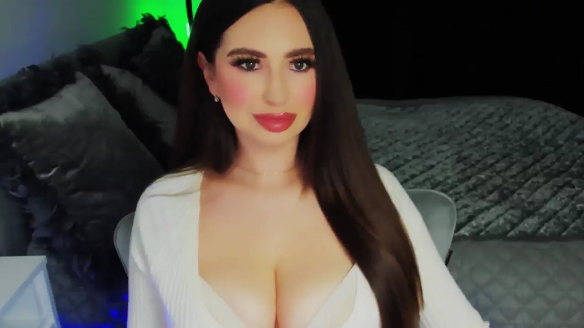 Gallery image thumbnail from MiaYourAngel's myfreecams stream on, 05/06/2025, 10:27 image 3 of 20