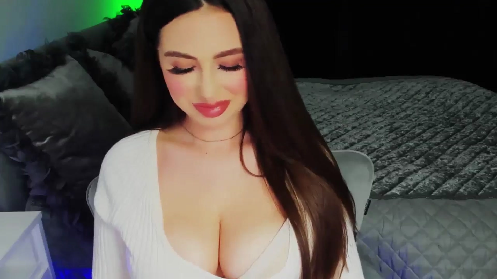 Gallery image thumbnail from MiaYourAngel's myfreecams stream on, 05/06/2025, 10:27 image 19 of 20