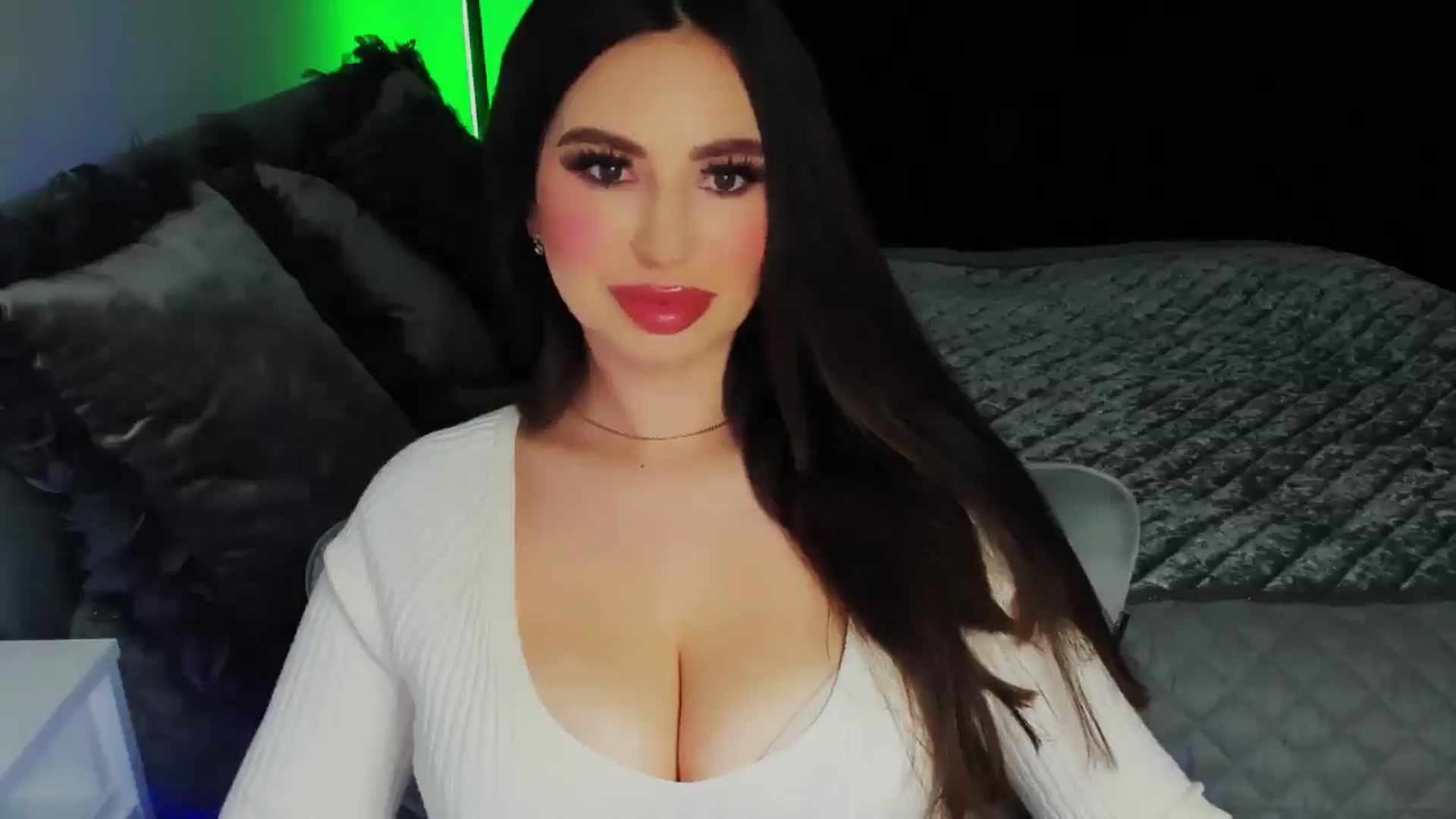 Gallery image thumbnail from MiaYourAngel's myfreecams stream on, 05/06/2025, 10:27 image 8 of 20