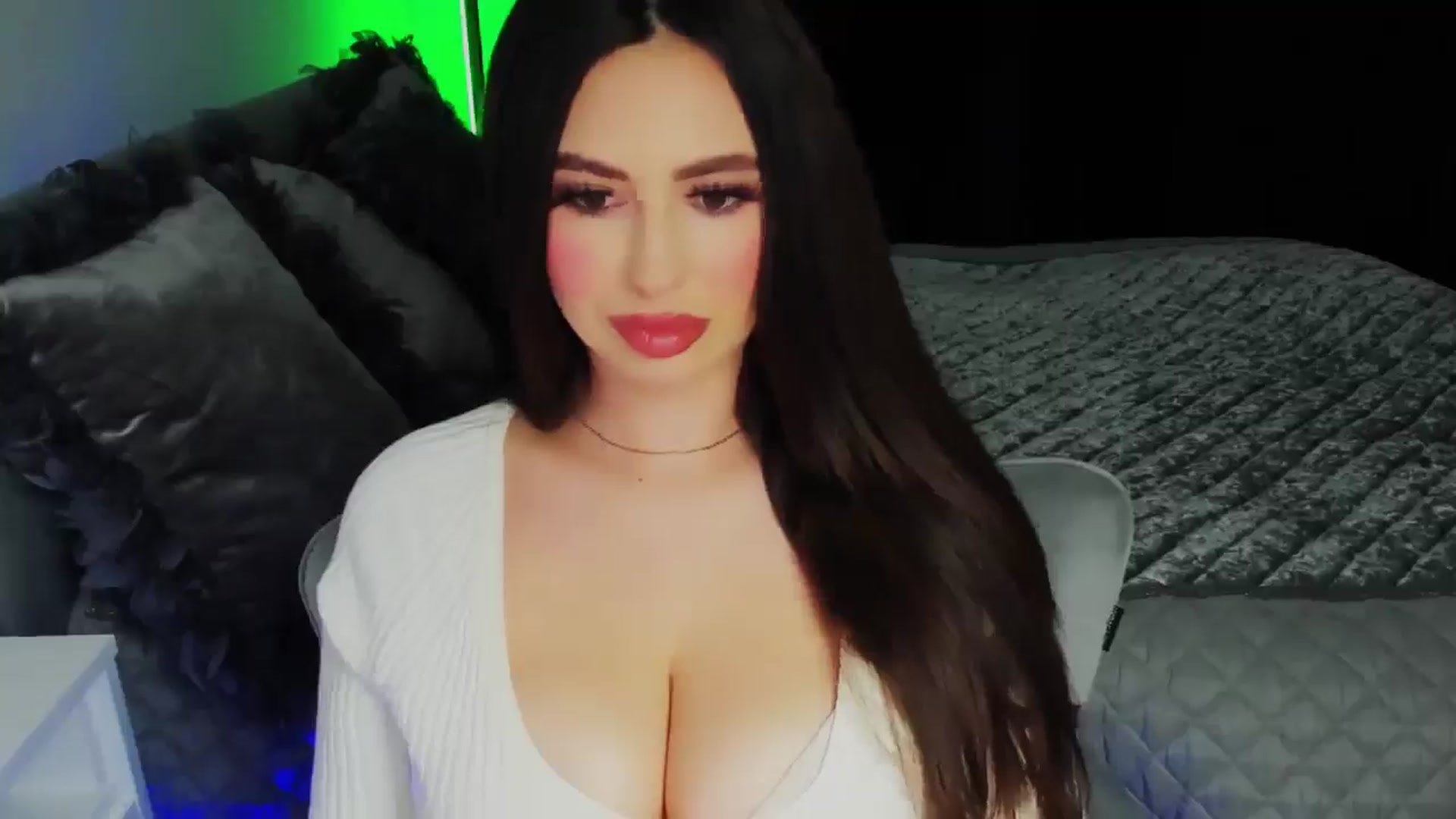 Gallery image thumbnail from MiaYourAngel's myfreecams stream on, 05/06/2025, 10:27 image 7 of 20