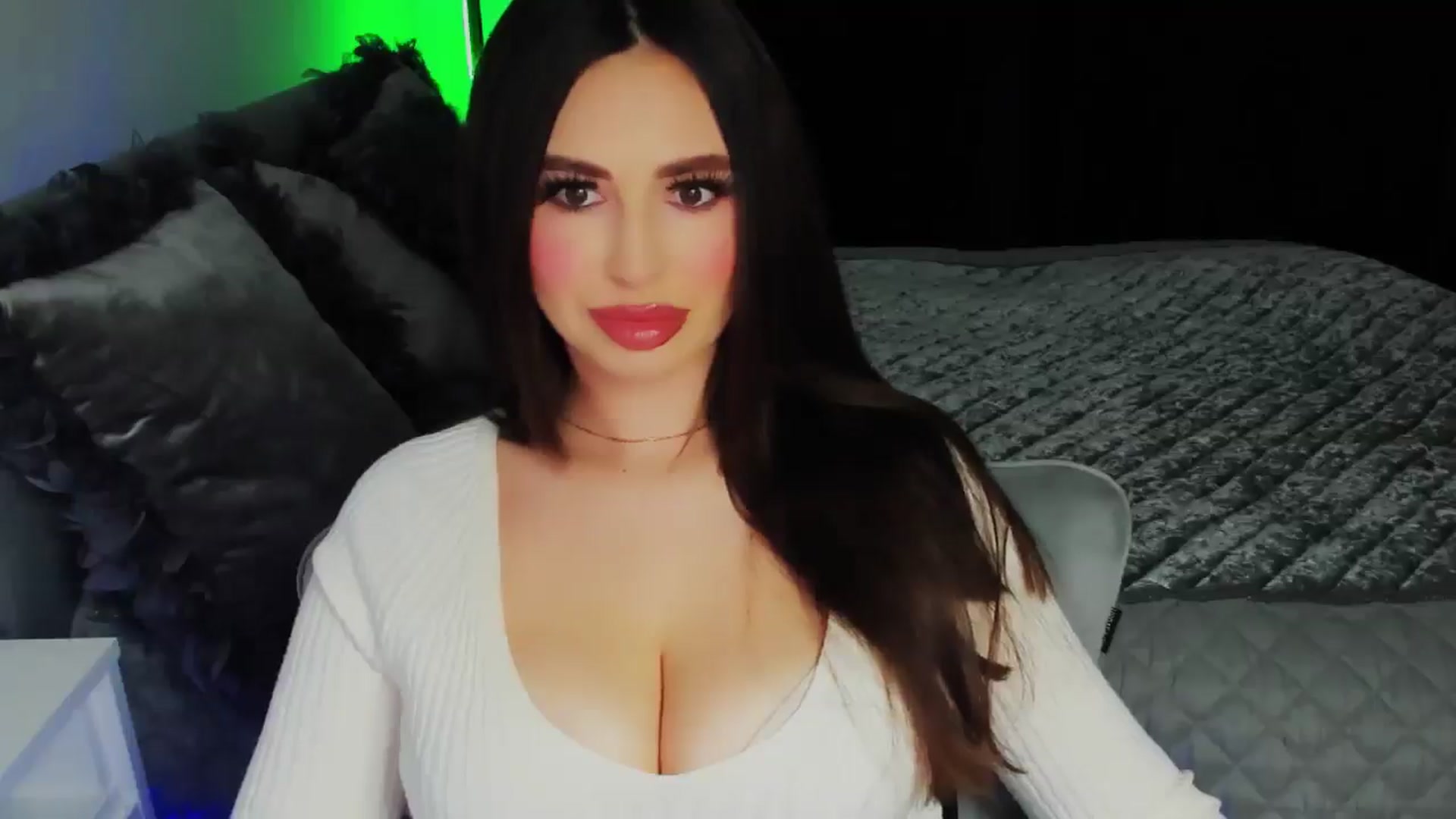 Gallery image thumbnail from MiaYourAngel's myfreecams stream on, 05/06/2025, 10:27 image 10 of 20
