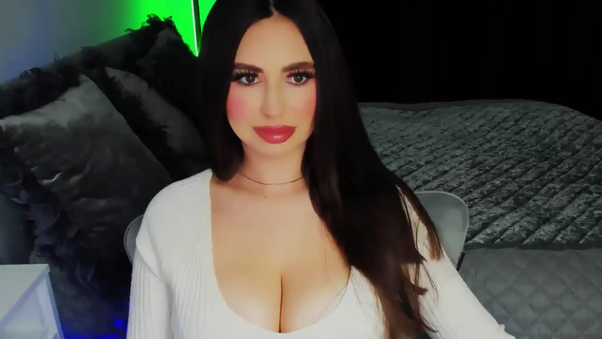 Gallery image thumbnail from MiaYourAngel's myfreecams stream on, 05/06/2025, 10:27 image 9 of 20