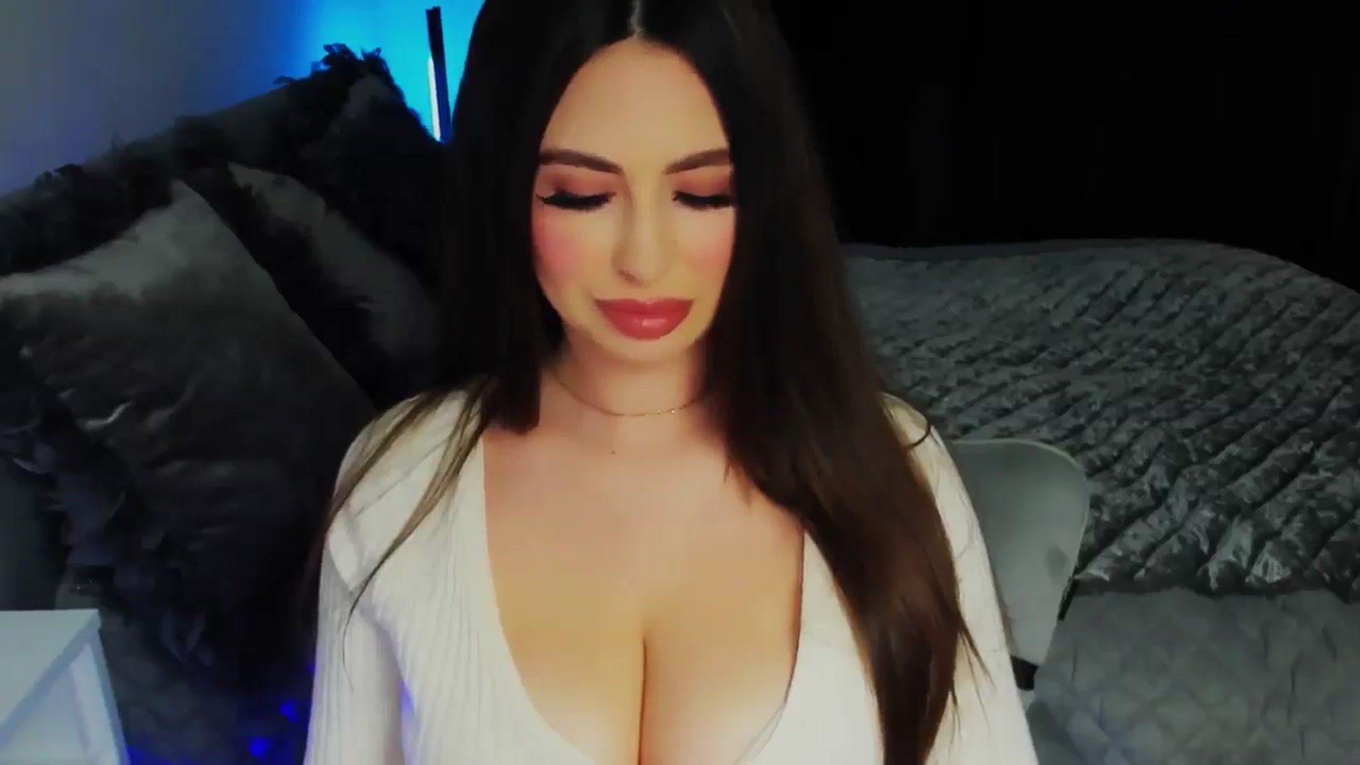 Gallery image thumbnail from MiaYourAngel's myfreecams stream on, 05/06/2025, 11:21 image 17 of 20
