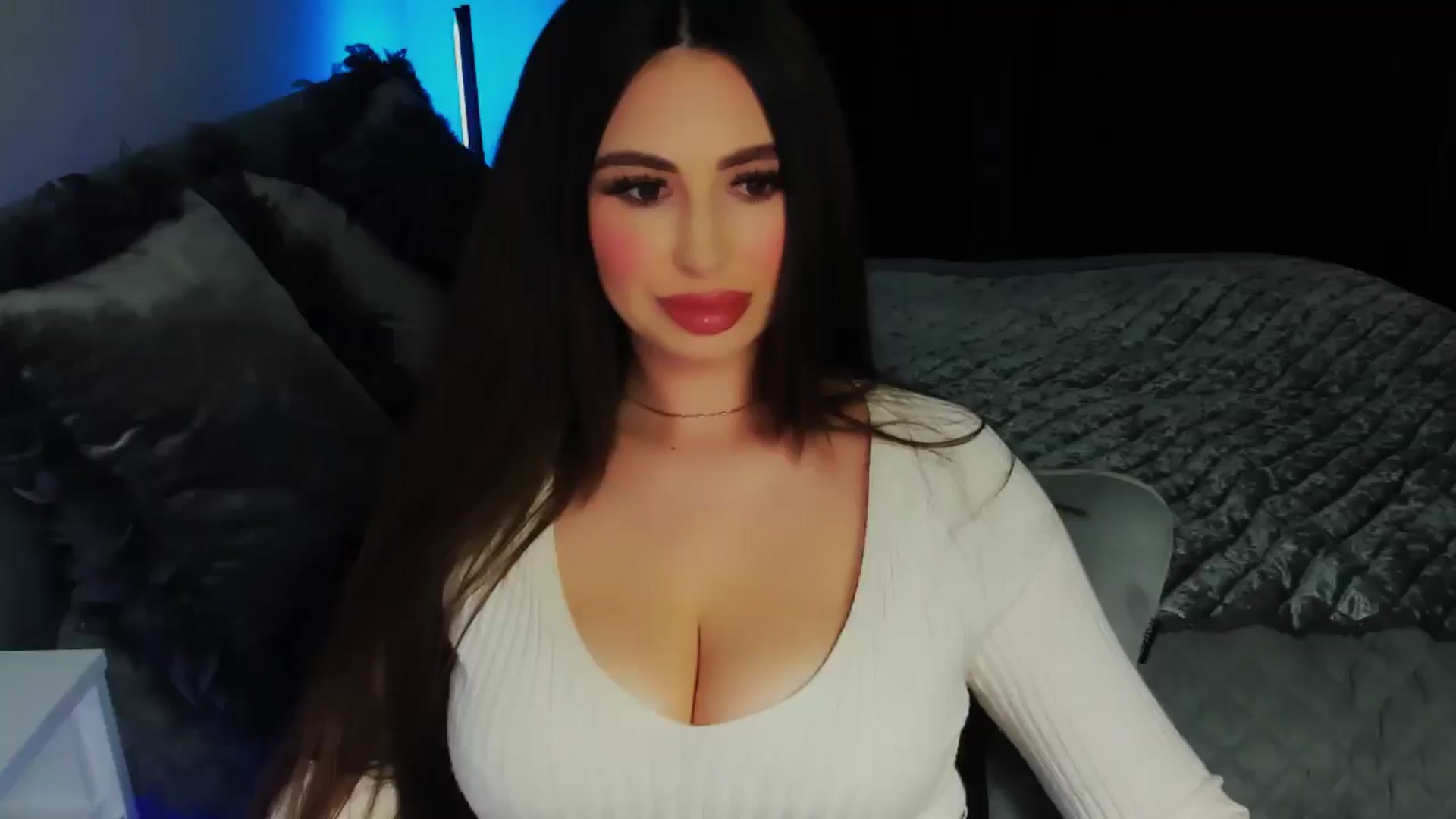 Gallery image thumbnail from MiaYourAngel's myfreecams stream on, 05/06/2025, 11:21 image 19 of 20