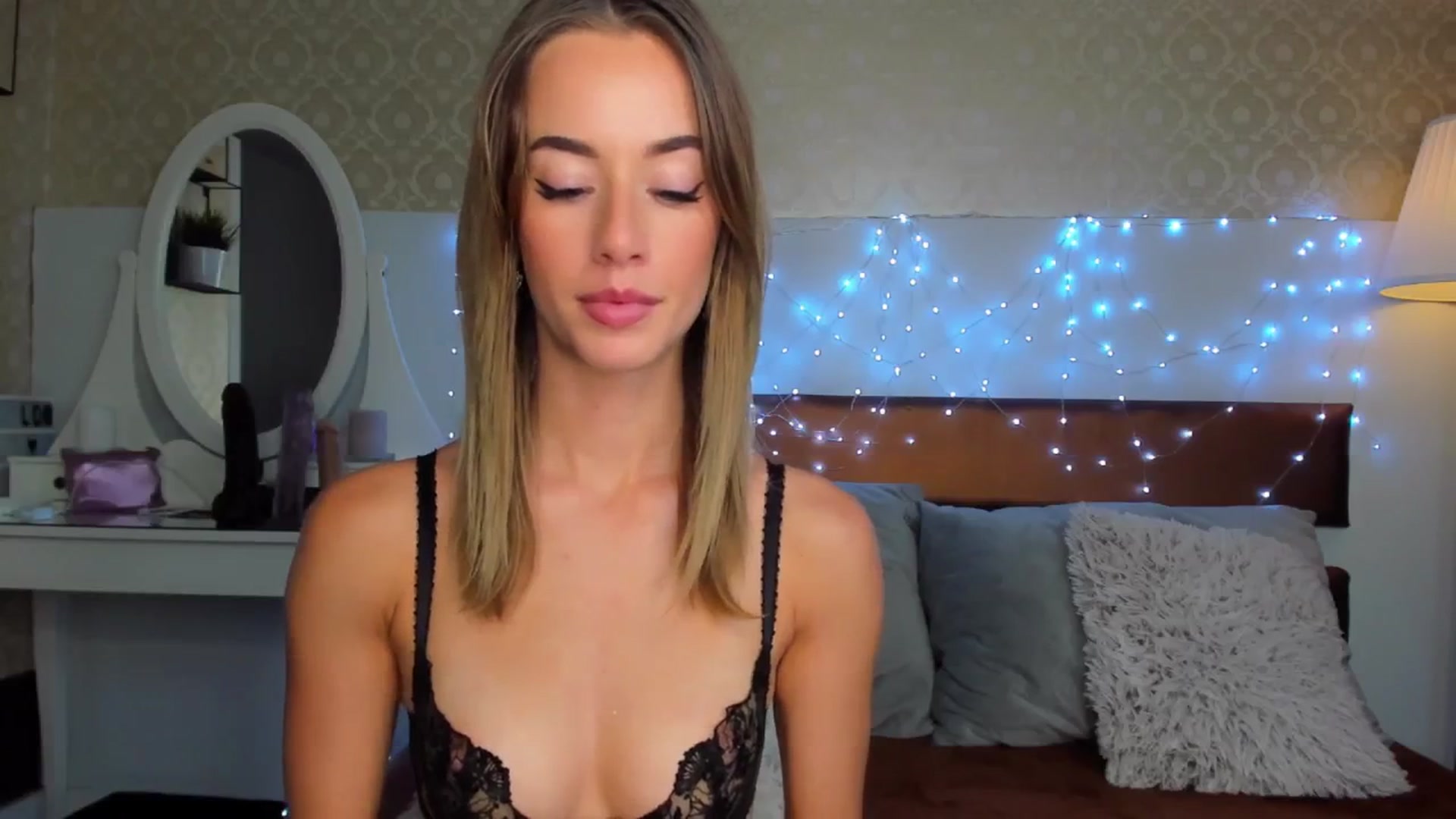 Gallery image thumbnail from Mia_Bae's myfreecams stream on, 08/12/2024, 11:52 image 6 of 20