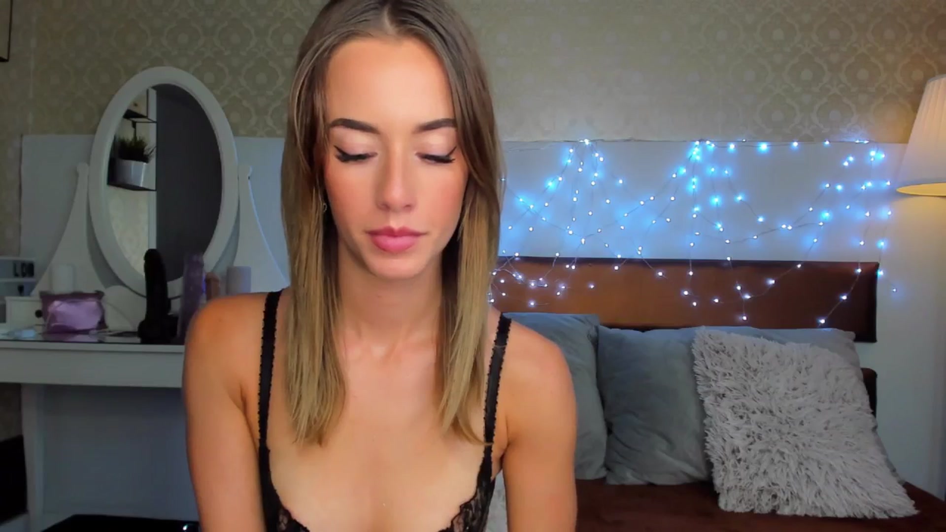 Gallery image thumbnail from Mia_Bae's myfreecams stream on, 08/12/2024, 11:52 image 7 of 20