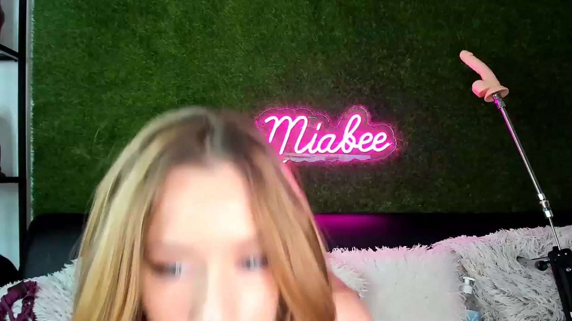 Gallery image thumbnail from Mia_Bae's myfreecams stream on, 05/03/2025, 15:19 image 9 of 20