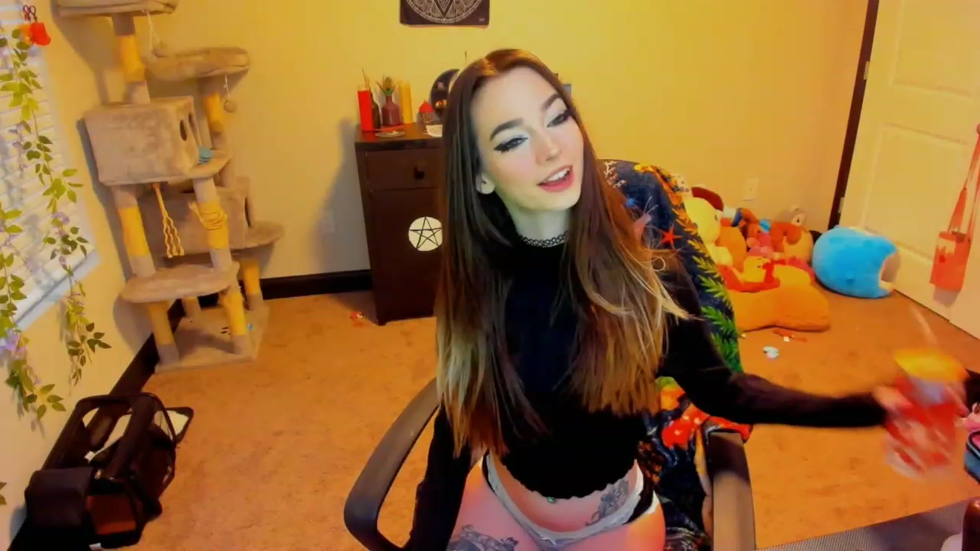Gallery image thumbnail from Mia_Fern's myfreecams stream on, 02/29/2024, 23:31 image 16 of 20