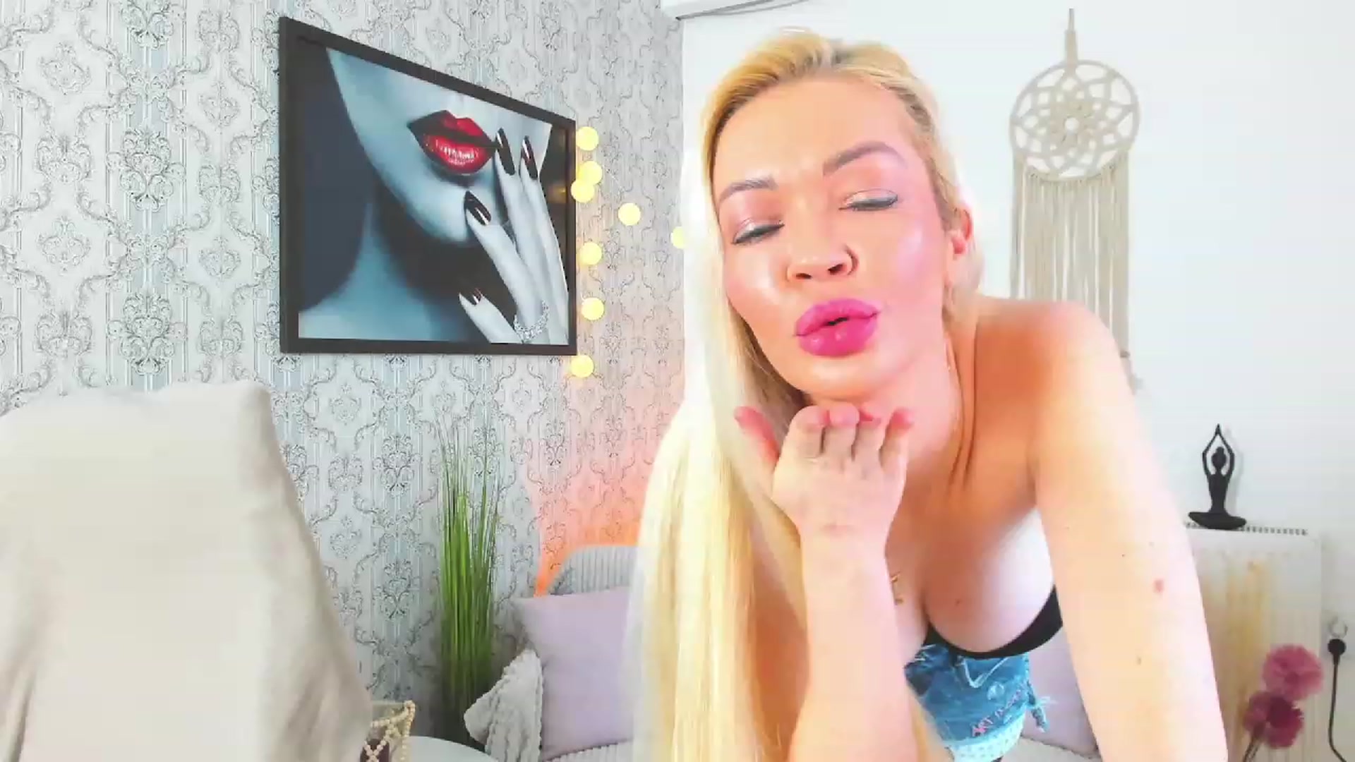 Gallery image thumbnail from Mia_Karakova's myfreecams stream on, 02/09/2023, 10:27 image 19 of 20