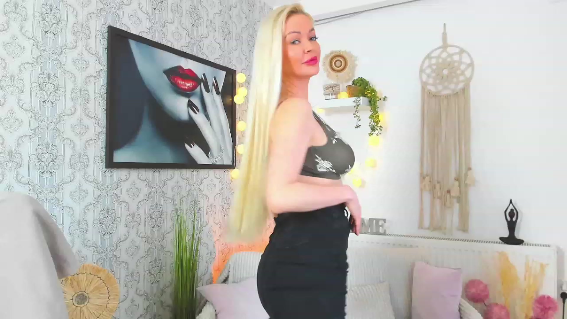 Gallery image thumbnail from Mia_Karakova's myfreecams stream on, 02/10/2023, 09:34 image 2 of 20