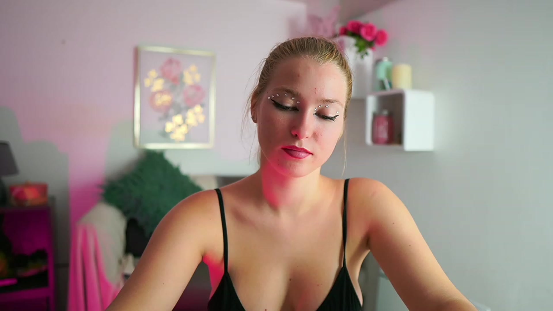 Gallery image thumbnail from Mia_Melano_'s myfreecams stream on, 09/29/2023, 23:17 image 20 of 20