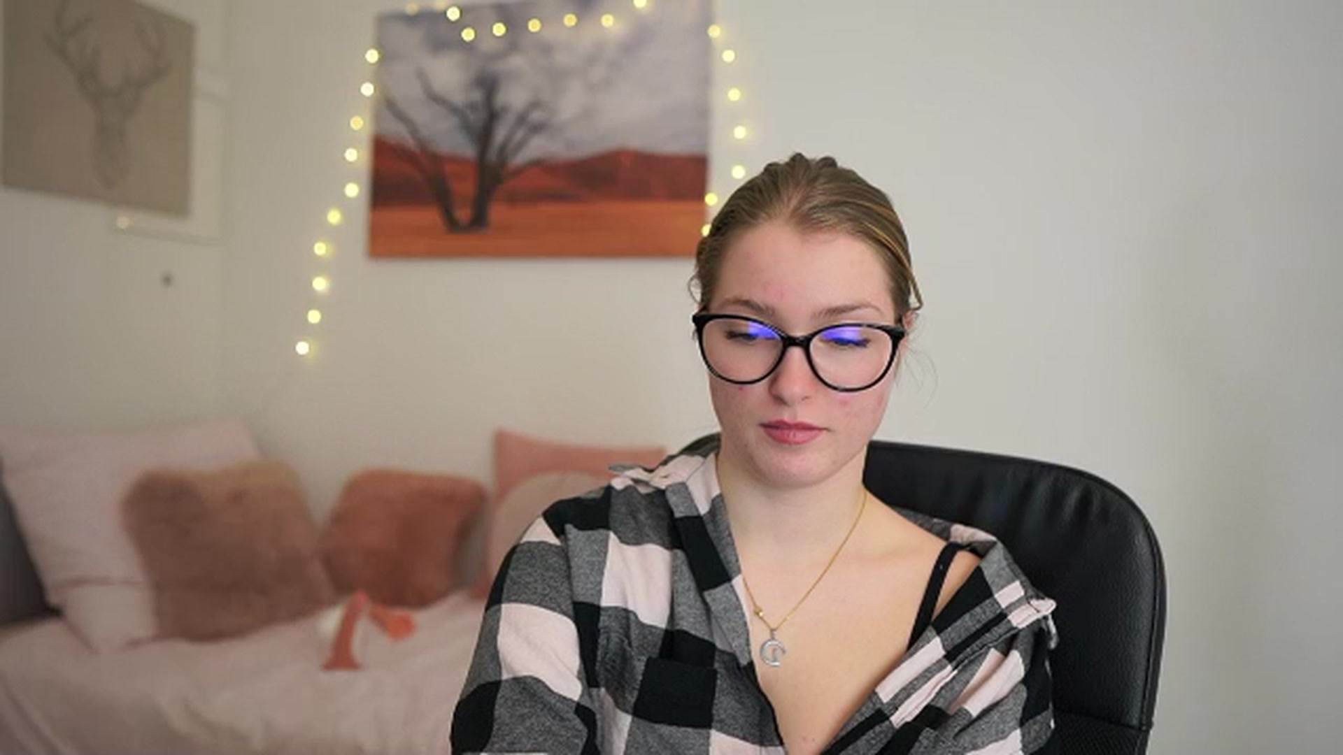 Gallery image thumbnail from Mia_Melano_'s myfreecams stream on, 02/02/2024, 13:15 image 6 of 20