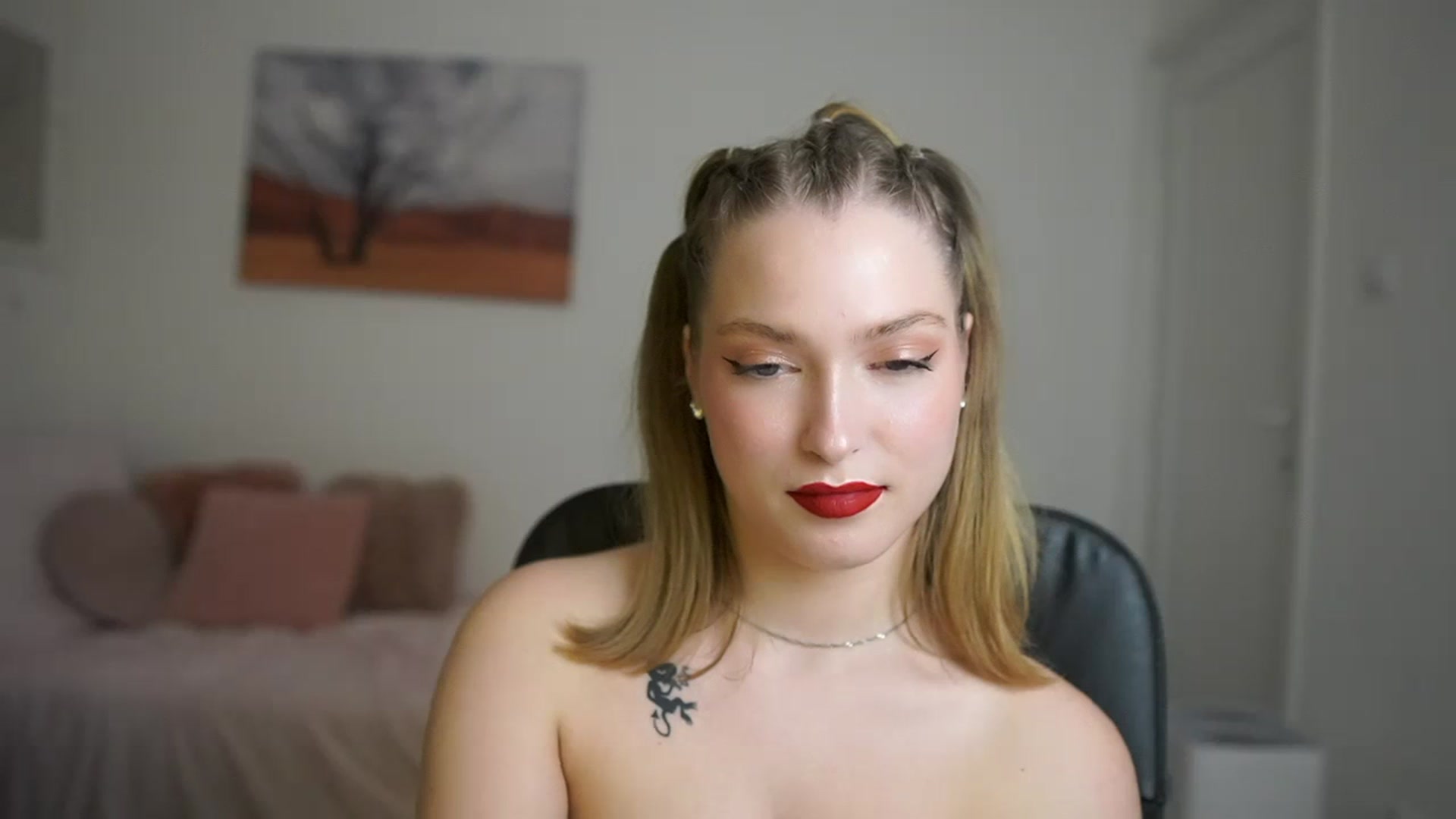 Gallery image thumbnail from Mia_Melano_'s myfreecams stream on, 03/28/2024, 16:08 image 15 of 20