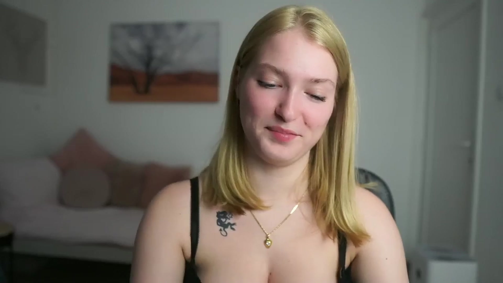 Gallery image thumbnail from Mia_Melano_'s myfreecams stream on, 04/16/2024, 20:34 image 14 of 20