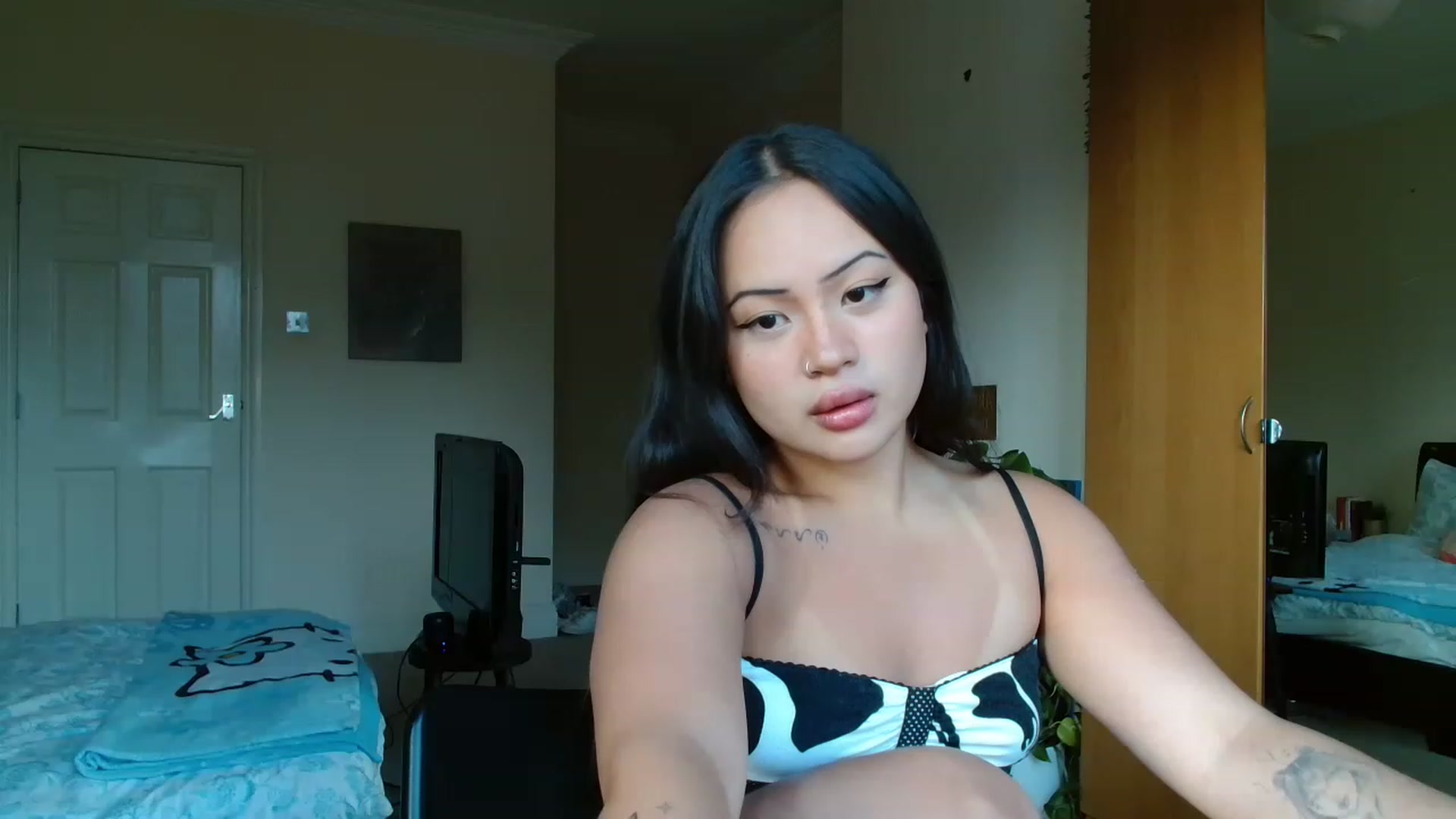 Gallery image thumbnail from Mia_Miyuki's myfreecams stream on, 04/08/2023, 18:57 image 6 of 20