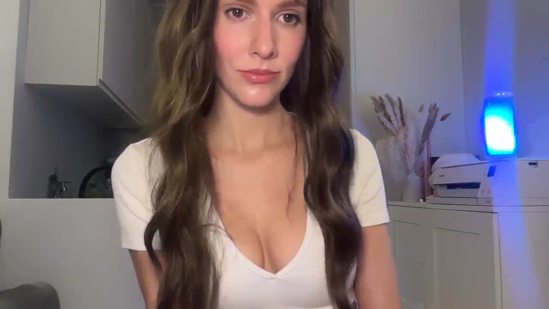 Gallery image thumbnail from Mia_Na's myfreecams stream on, 04/12/2026, 20:14 image 13 of 20